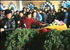 Published on 12/16/2000 People present flowers to Zhao Xin