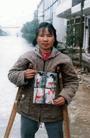 9/8/2003发表.被迫害致死的湖南岳阳大法弟子陈杏桃的照片(图)
