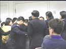 Published on 1/16/2001 警察用力摔学员