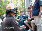 Published on 12/13/2005 中共指使泰国警察侵犯法轮功学员人权（图）