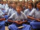 Published on 11/3/2006 大法正在印度成千上万的学生中迅速传播（图）