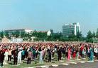 Published on 2/6/2004 "Falun Gong is everywhere!" Over 2000 Falun Gong practitioners from Kuiwen District Weifang City Shangdong Province had a large scale Falun Gong demonstration in 1998.