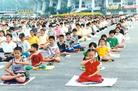 Published on 3/16/2004 Photos Bearing Witness to History: Young Dafa Practitioners Perform the Exercises at Shenzhen City Stadium
