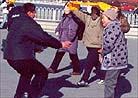 Published on 1/4/2001 摄于2000年12月23日下午1时左右-天安门广场打横幅的大法弟子