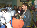 Published on 11/23/2001 加拿大大法弟子泽农在多伦多机场接受采访