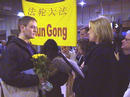 Published on 2/16/2002 游览北京遭警察暴力拘捕
