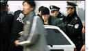 Published on 2/17/2002 英国高中生因打出大法横幅遭北京警察殴打并被遣返
