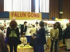 法轮功学员第二次参加汉诺威超自然博览会，使众多民众了解了法轮大法的美好   德国  2002-5