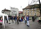 瑞士法轮功学员庆祝：“法轮大法：真、善、忍日”2001-12-02