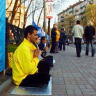 Published on 4/28/2006 纪念“4.25”　乌克兰学员中使馆前抗议迫害（图）