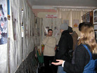Published on 1/25/2006 乌克兰农村小镇上的真相图片展（图）