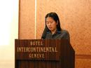 A Falun Gong practiioner exposes Jiang's regime's brutal persecution of Falun Gong at a press conference in Geneva, April 18, 2001