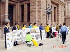 Published on 10/25/2002 A Touching Press Conference Outside the Texas State Capitol in Austin--The practitioners held photo display boards depicting the Jiang regime&rsquo;s brutal persecution of Falun Dafa and Falun Dafa practitioners, peacefully demonstrated Dafa practitioners&rsquo; demeanor to the Austin people, the media and tourists from all over the world, and exposed the Jiang regime&rsquo;s atrocious crimes with irrefutable evidence. 