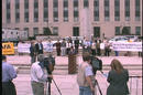 法轮功学员华府联邦法院前召开记者会，宣布起诉中国国安部、公安部及CCTV 2002-04-03