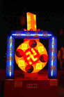 法轮功学员参加嘉义县政府举办庆祝元宵节的灯会图为旋转的法轮花灯