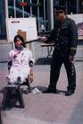 法轮功学员在坎培垃演示大陆法轮功学员被残酷迫害的实景, 呼吁制止江氏集团恐怖暴行 2004-10-17