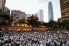 路透社图片报导：数万香港民众聚集立法会外游行抗议23条