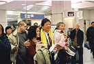 2002年2月26日在中国遭受迫害的法轮功学员林慎立被营救出国抵蒙市机场