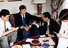 Published on 7/1999 1999年7月，李洪志师父在纽约接受日本报纸记者采访. <br>美国，纽约<br>