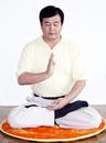 Master Li Hongzhi demonstrating two hand positions of sending forth righteous thoughts