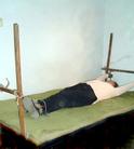 山东潍坊双羊镇酷刑图示：被绑在床上呈十字形　再被注射迷魂药