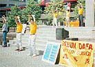 Published on 5/21/2001 Practitioners from Cincinnati, Dayton Kentucky come to Fountain Square in Cincinnati to celebrate 2nd World Falun Dafa Day.