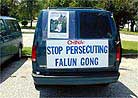 Published on 5/13/2001 Practitioners hold group practice and spread Dafa on May 13, 2001. 
