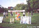 Published on 5/17/2001 Practitioners have group practice and introduce Falun Dafa to the public.