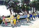 Published on 5/13/2001 LA practitioners hold a series of activities to introduce Falun Dafa to the public.