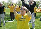 Published on 5/13/2001 Practitioners in Michigan introduce Dafa to the public on 2nd World Falun Dafa Day.