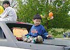 Published on 5/13/2001 Practitioners in Michigan introduce Dafa to the public on 2nd World Falun Dafa Day.