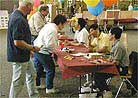 Published on 5/13/2001 Practitioners in Michigan introduce Dafa to the public on 2nd World Falun Dafa Day.
