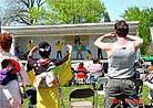Published on 5/19/2001 On 2nd World Falun Dafa Day.