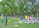 Published on 5/19/2001 Practitioners in Minnesota spread Dafa and clarify the truth on World Falun Dafa Day.