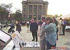 Published on 5/19/2001 Practitioners in Minnesota spread Dafa and clarify the truth on World Falun Dafa Day.