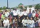Published on 5/17/2001 Practitioners in Columbus hold a unique car parade, group practice and Fa study to celebrate May 13, 2001.