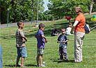 Published on 5/13/2001 Practitioners in Pennsylvania introduce Falun Dafa to the public.