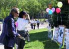 Published on 5/22/2001 Practitioners hold activities in the park to celebrate 2001 World Falun Dafa Day.